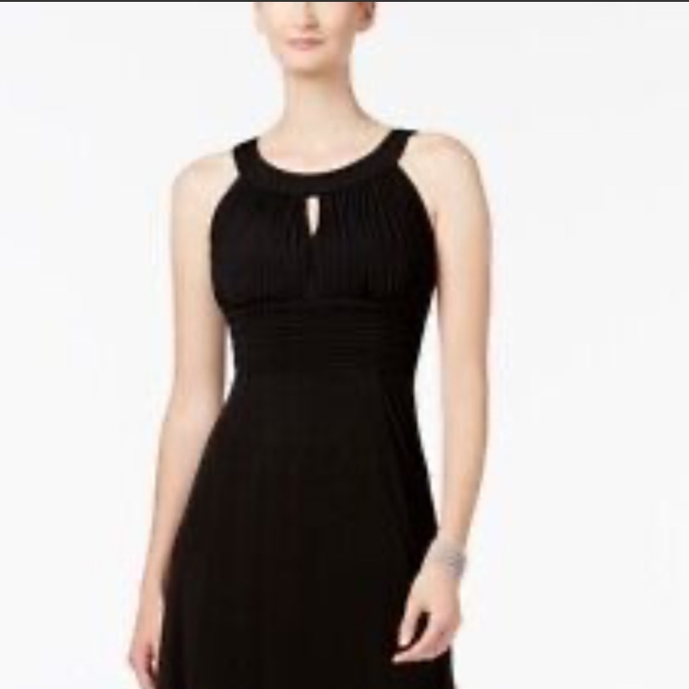 SANGRIA Ruched Empire Waist Keyhole maxi dress